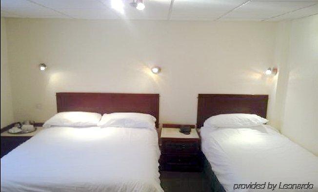 Cedar Tree Hotel Rugeley Esterno foto