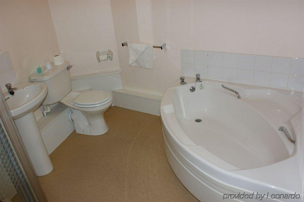 Cedar Tree Hotel Rugeley Esterno foto