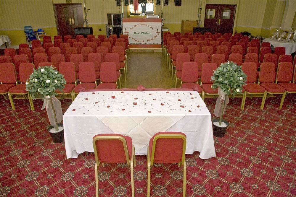 Cedar Tree Hotel Rugeley Esterno foto