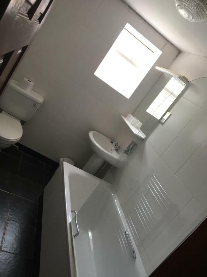 Cedar Tree Hotel Rugeley Esterno foto