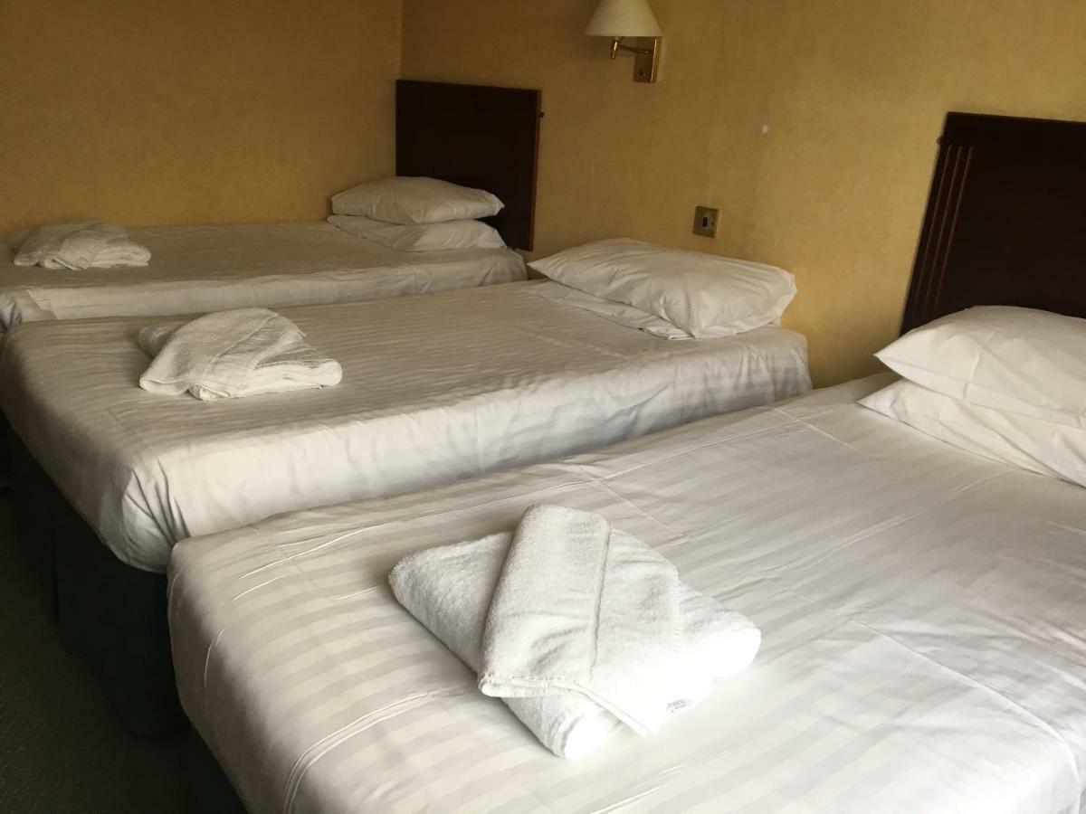 Cedar Tree Hotel Rugeley Esterno foto