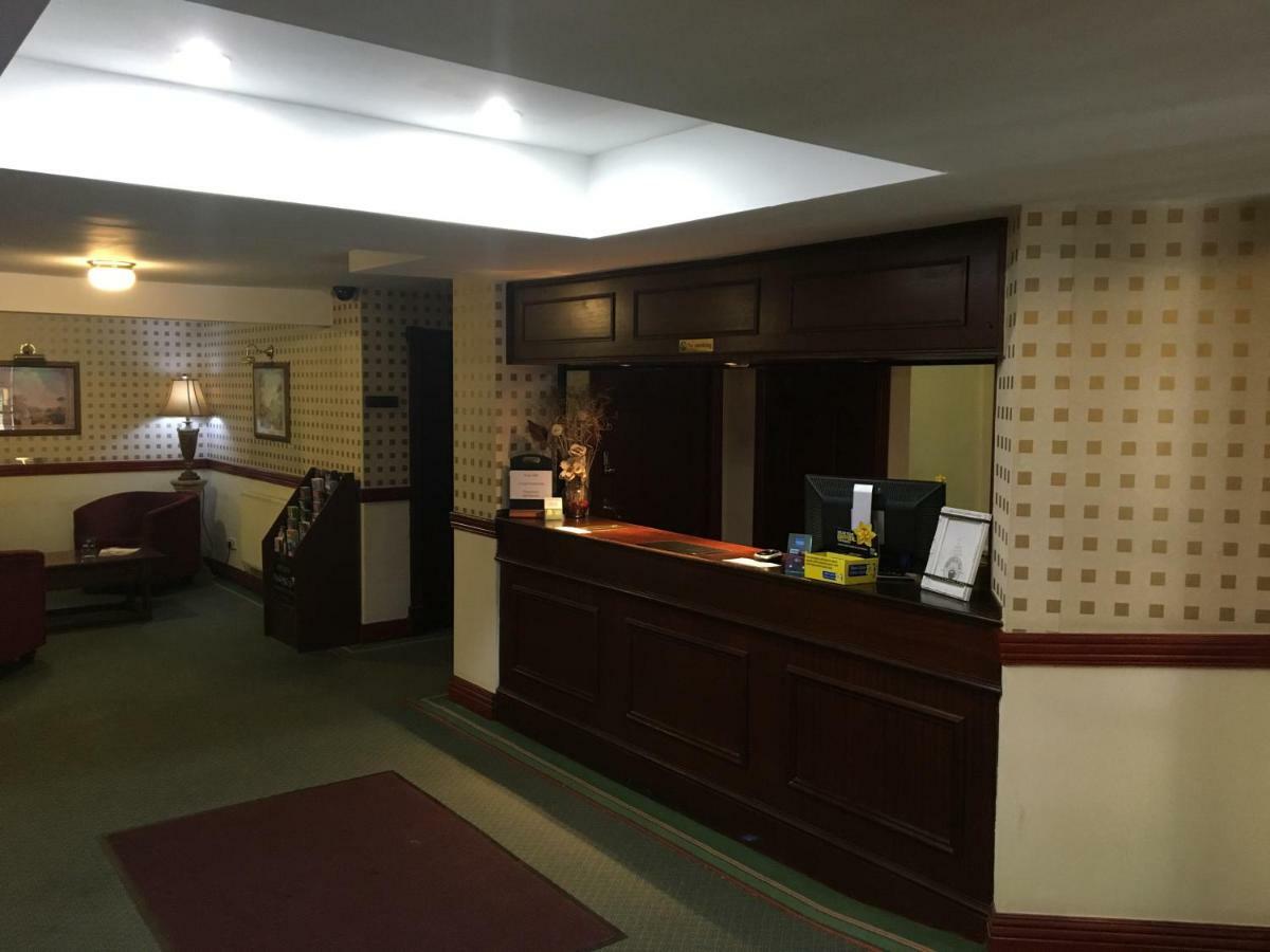 Cedar Tree Hotel Rugeley Esterno foto