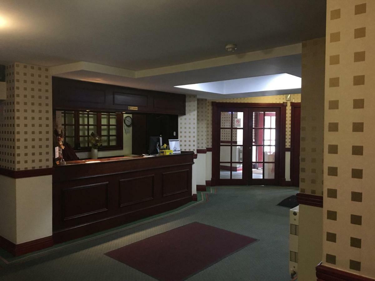 Cedar Tree Hotel Rugeley Esterno foto