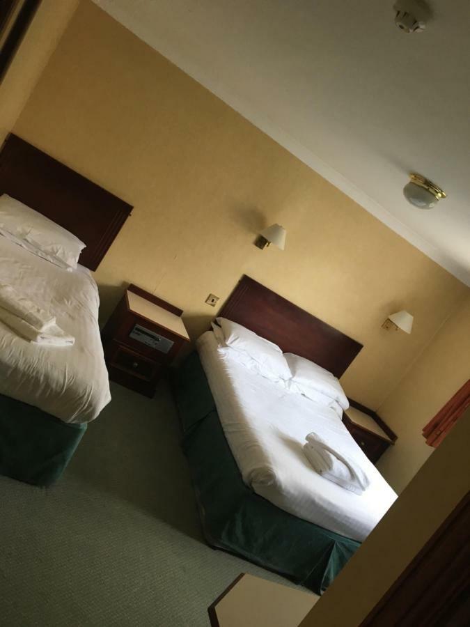 Cedar Tree Hotel Rugeley Esterno foto