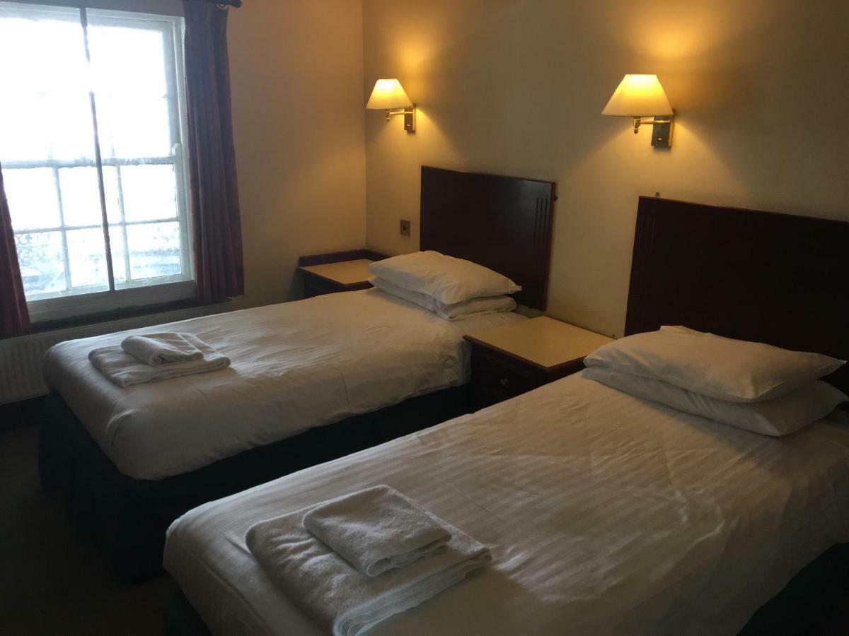 Cedar Tree Hotel Rugeley Esterno foto