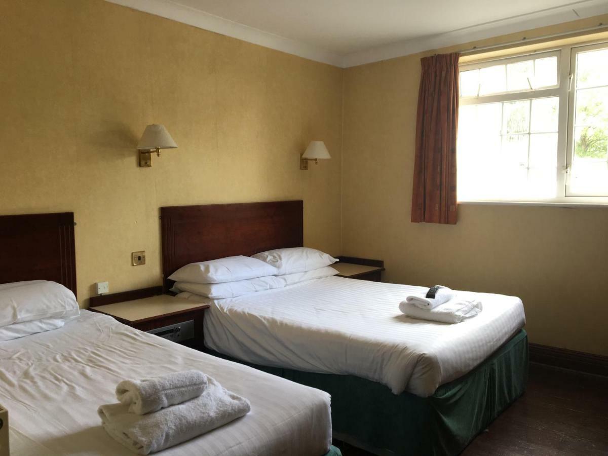 Cedar Tree Hotel Rugeley Esterno foto